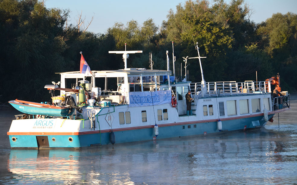 Das ARGUS Forschungsschiff während des Joint Danube Survey 2013