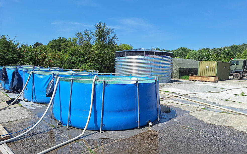 Wasserbehälter für die Notfall-Trinkwasseraufbereitung im Rahmen einer Messkampagne im SEWAT Projekt